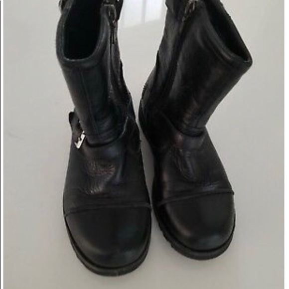 Ugg boot - Picture 2 of 3